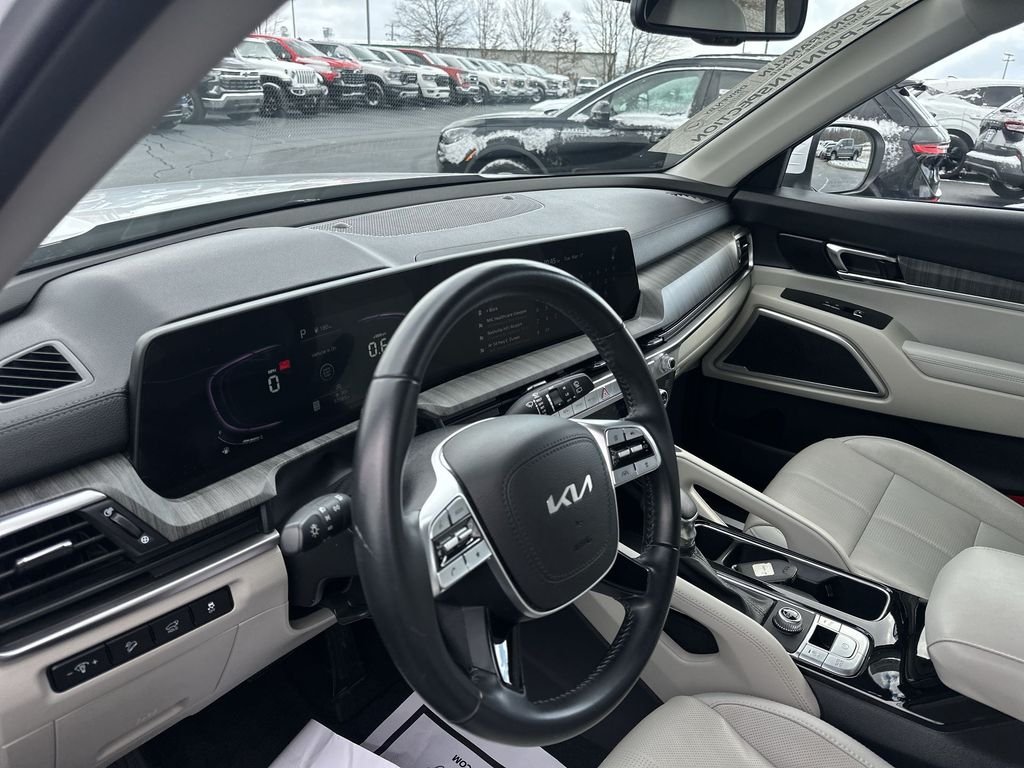 Used 2024 Glacial White Pearl Kia EX image 10