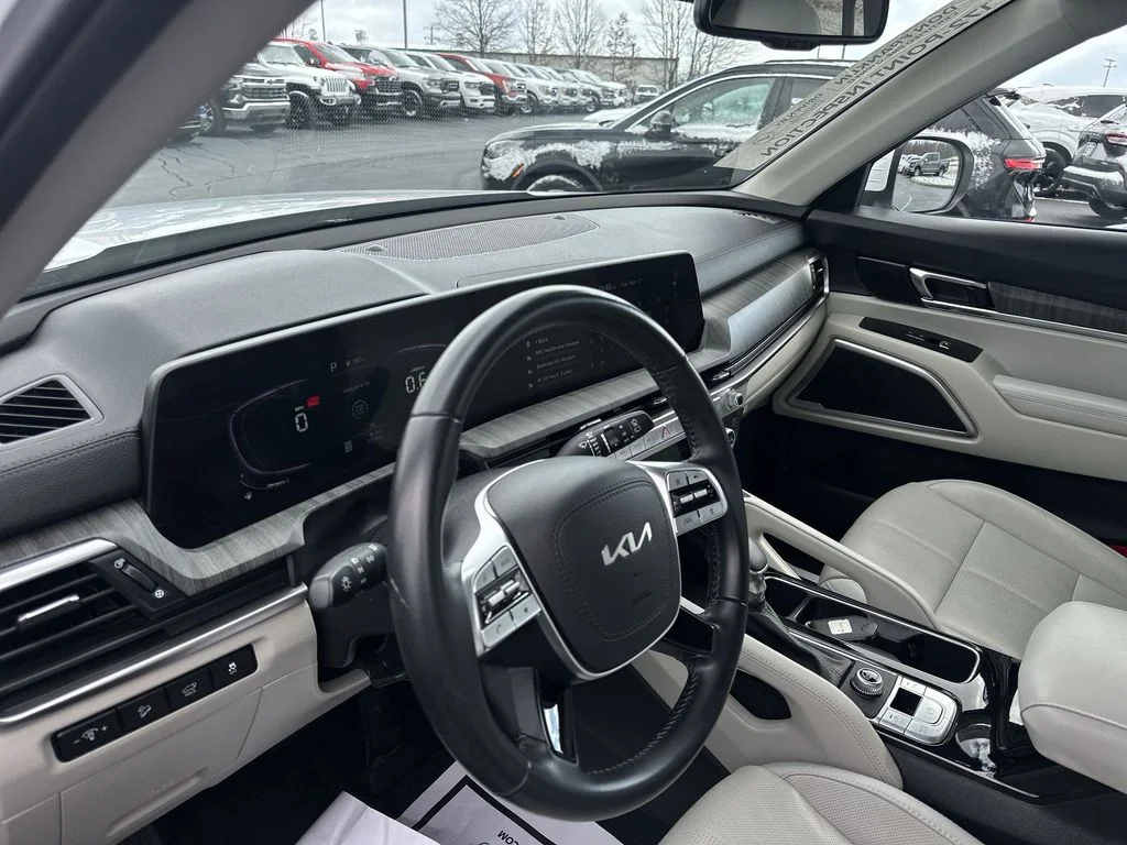 Used 2024 White Kia EX image 10