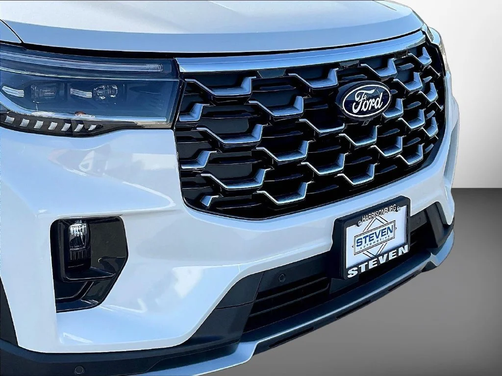 New 2027 Star White Metallic Tri-Coat Ford Platinum™ image 41