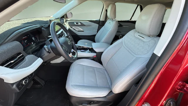 Used 2025 Red Ford Platinum image 18