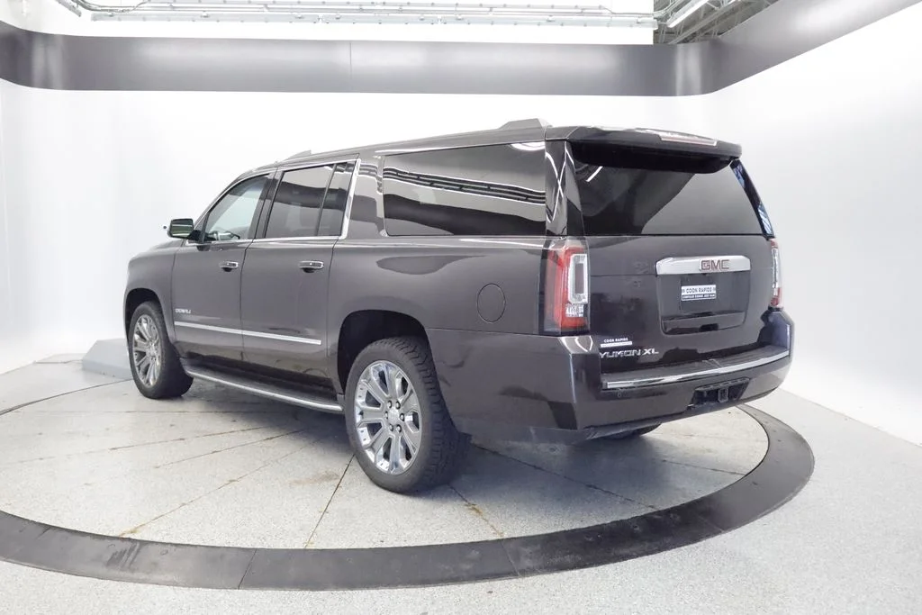 Used 2016 Silver GMC Denali image 3