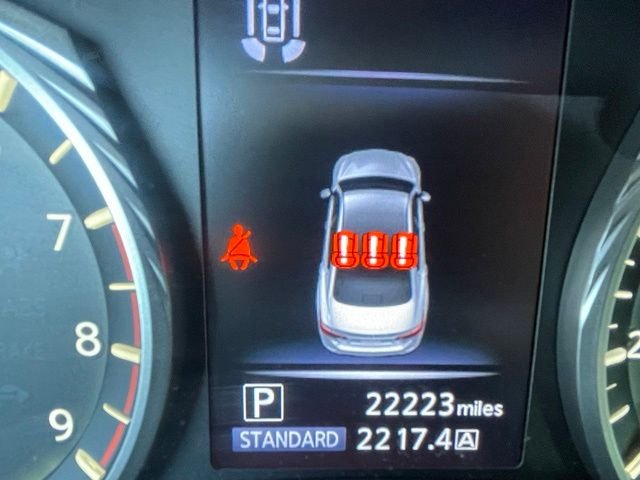 Used 2023 Gray INFINITI LUXE image 2