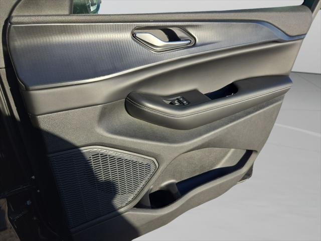 New 2025 Diamond Black Crystal Pearl-Coat Exterior Paint Jeep Laredo X image 30
