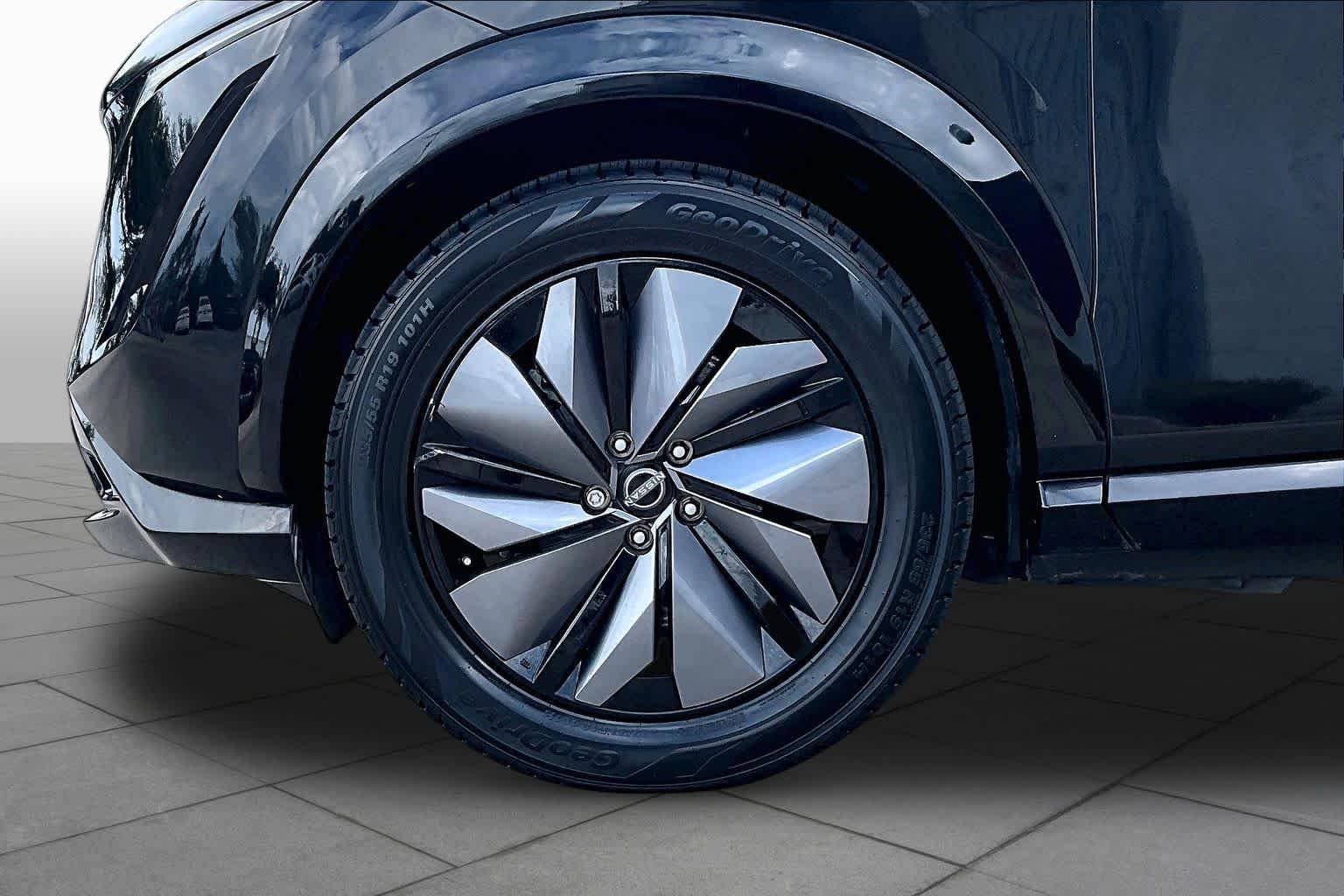 Used 2023 Black Diamond Pearl Nissan ENGAGE image 10