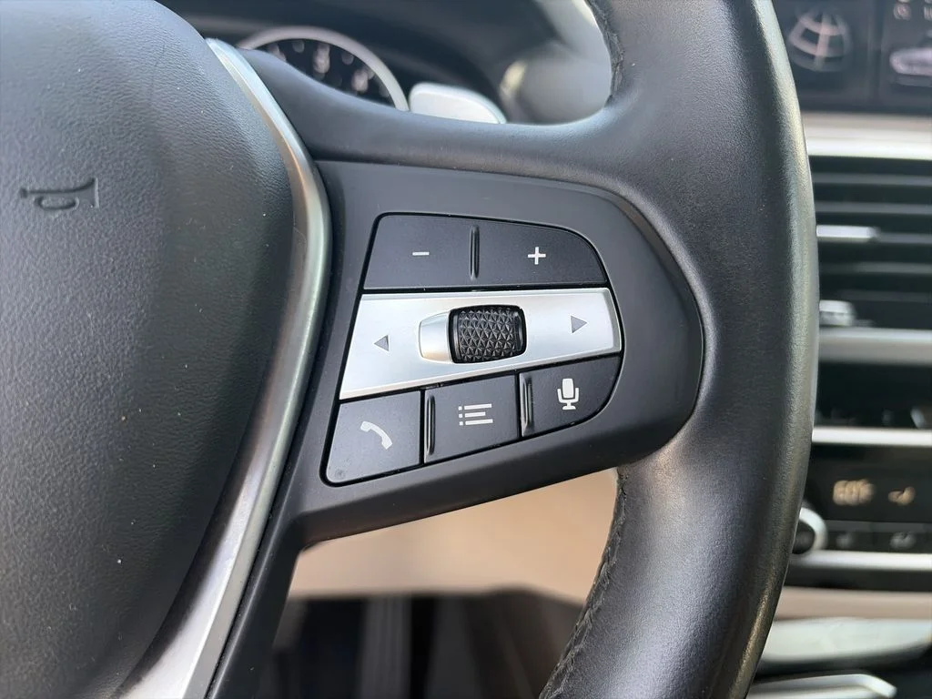 Used 2020 White BMW sDrive30i image 22