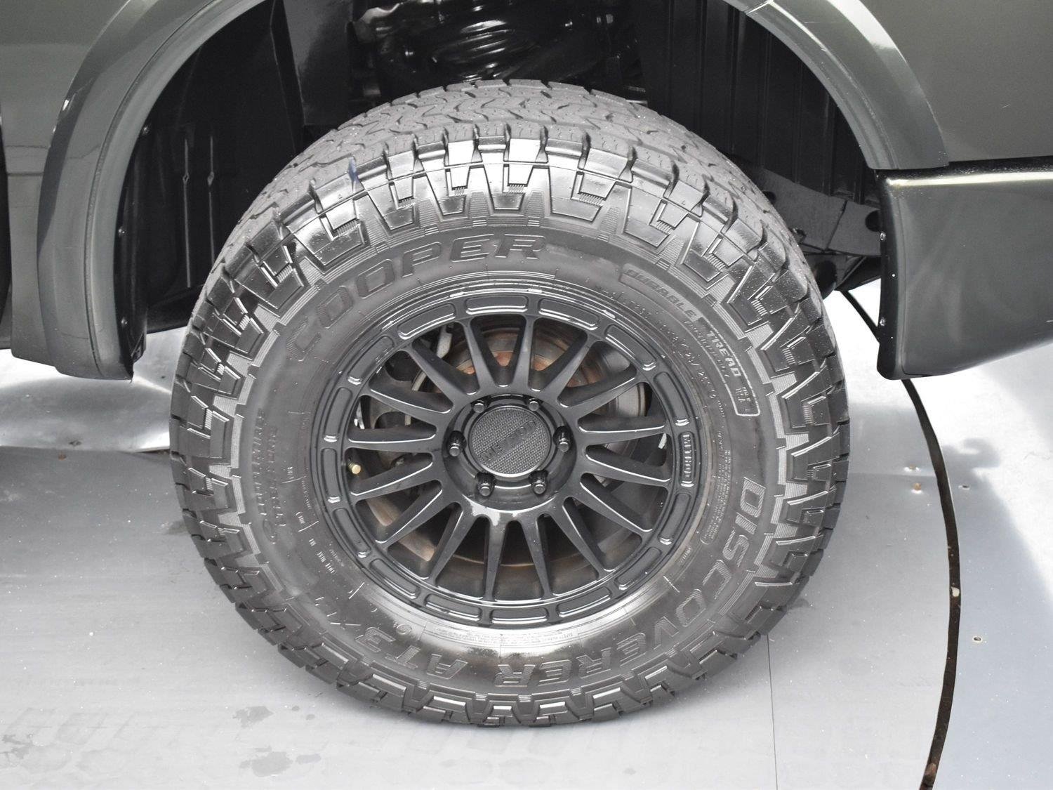 Used 2019 Midnight Pine Metallic Nissan PRO-4X image 32