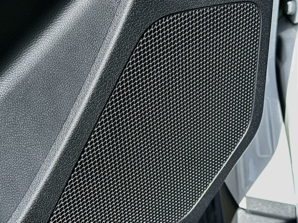 New 2026 Arctic+White Mercedes-Benz Crew 144 WB image 19