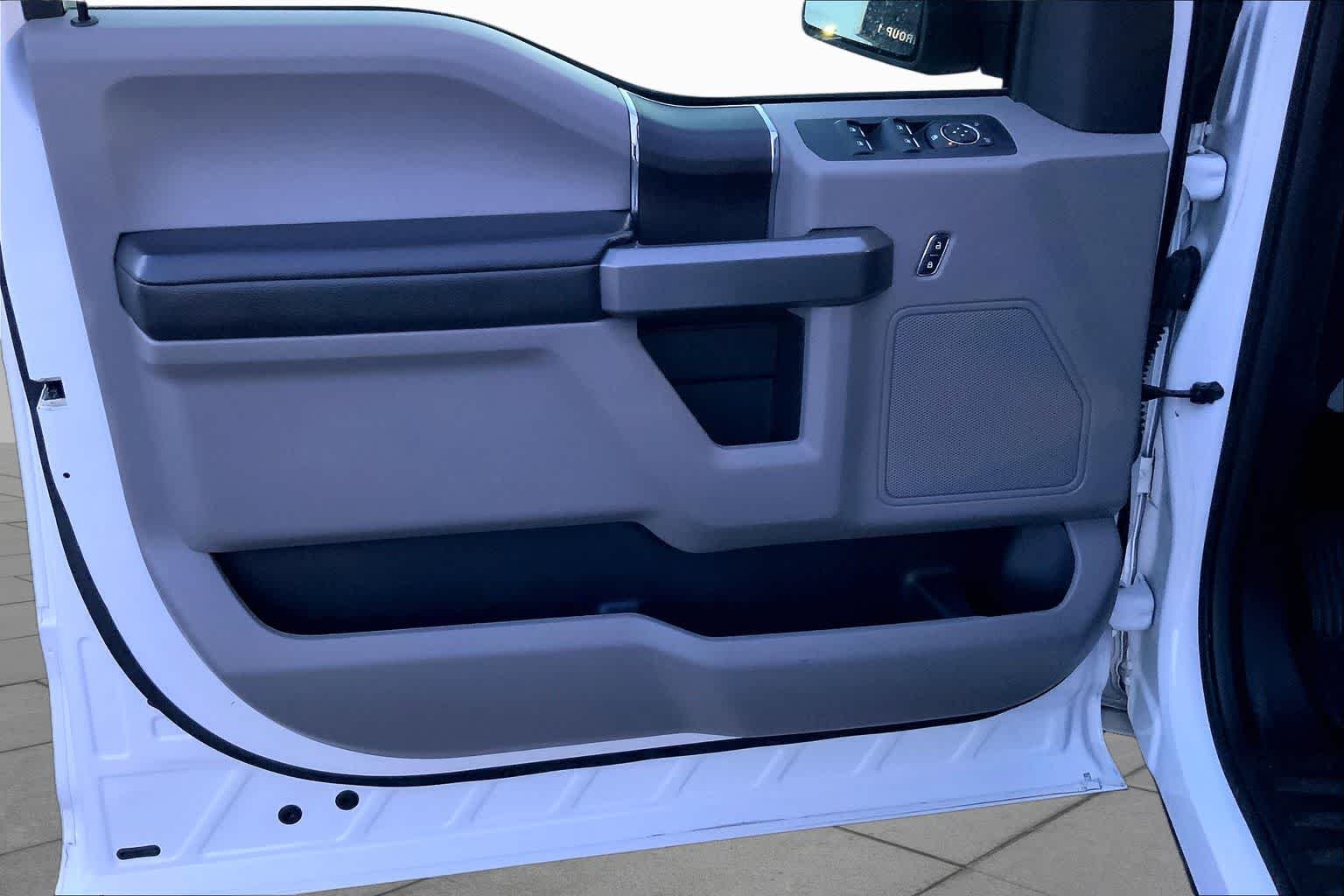 Used 2018 Oxford White Ford XLT image 21