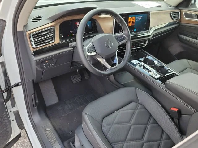 2025 Volkswagen Atlas SE w/Tech - Photo 25