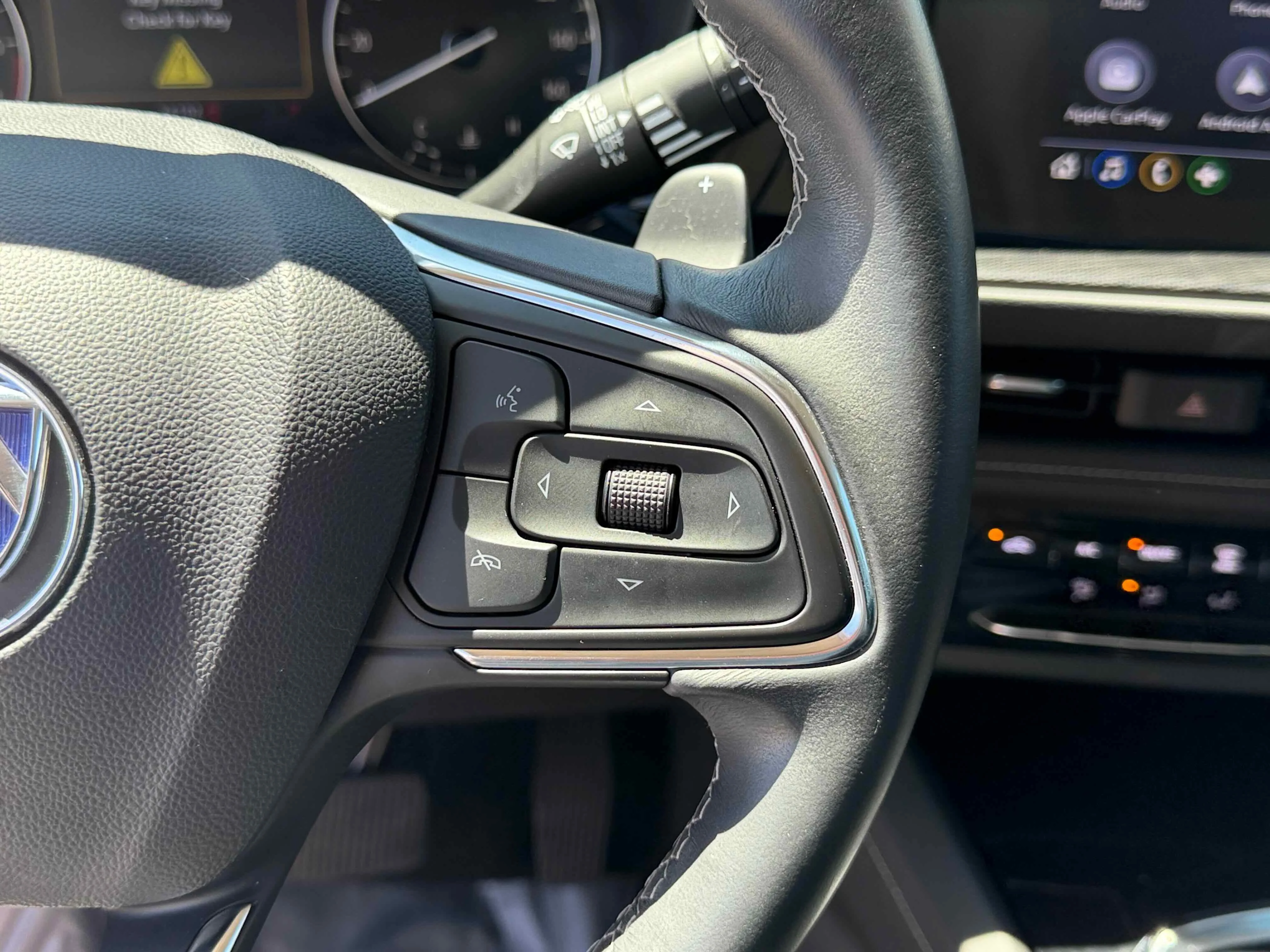 Used 2022 Summit White Buick Preferred image 18