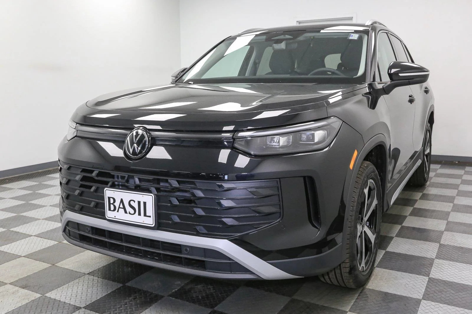 New 2026 Deep Black Pearl Volkswagen SE image 4