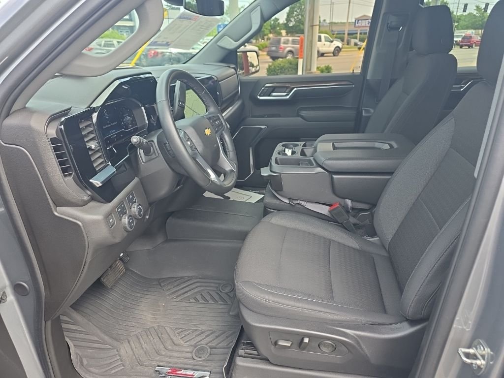 Used 2024 Gray Chevrolet LT image 11