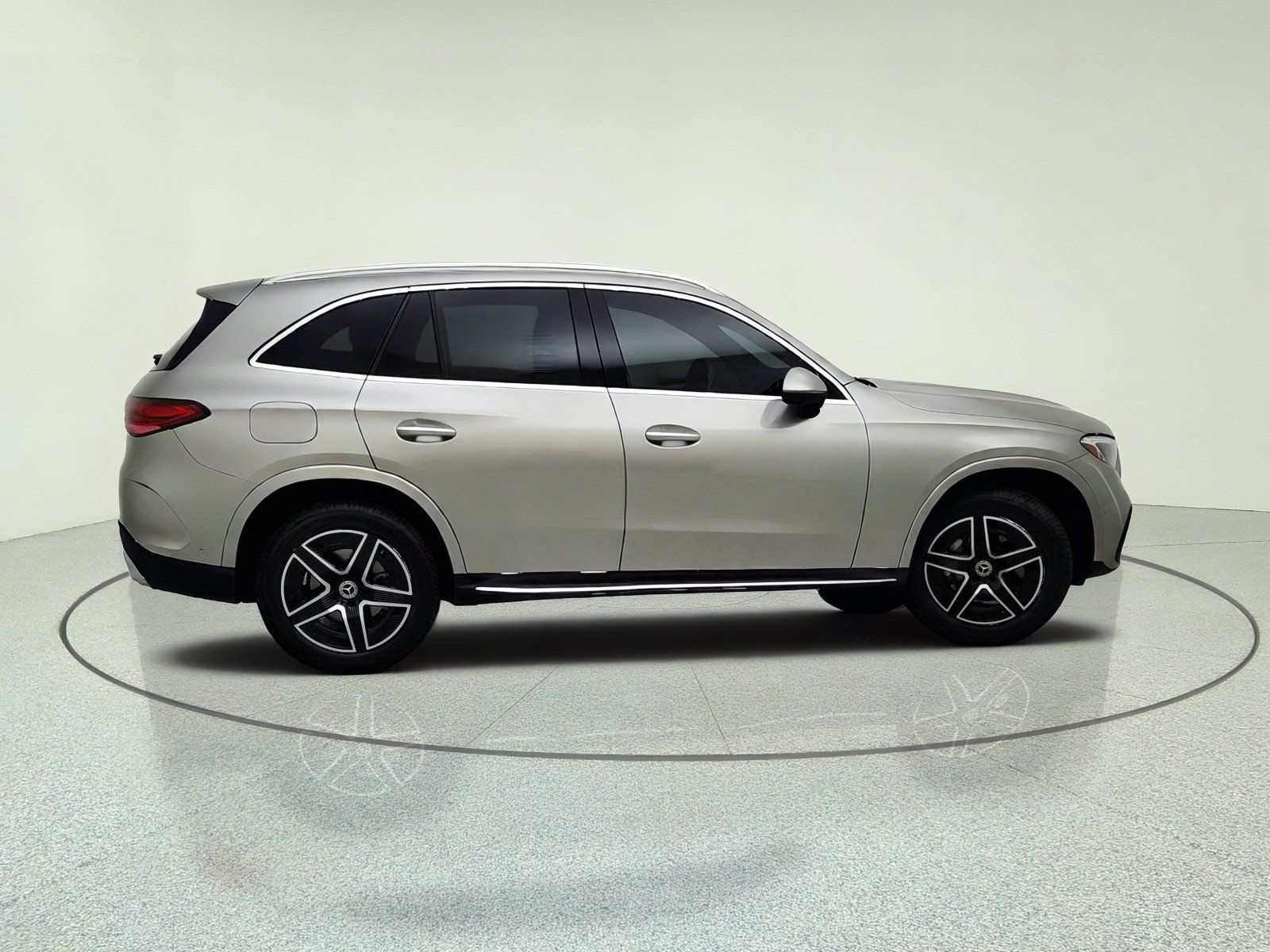 Used 2023 Mojave Silver Metallic Mercedes-Benz GLC 300 image 7