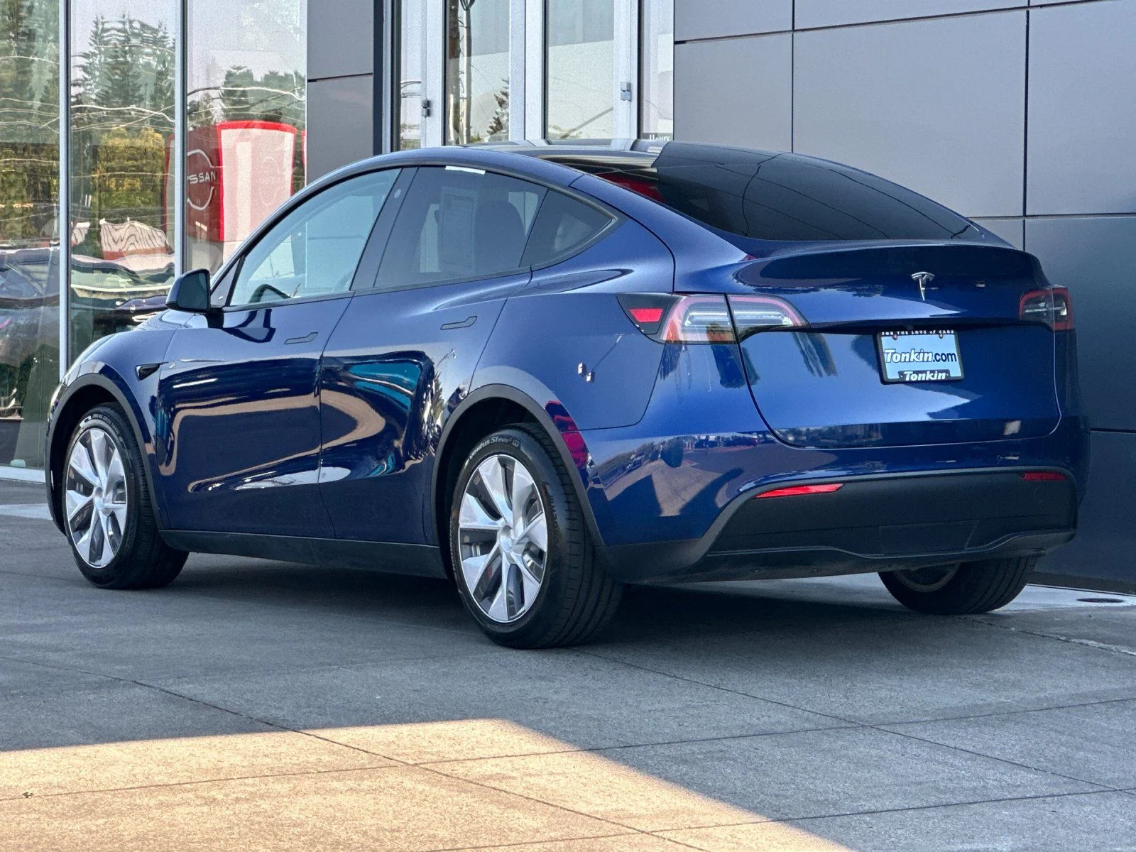 Used 2022 Blue Tesla Long Range image 5