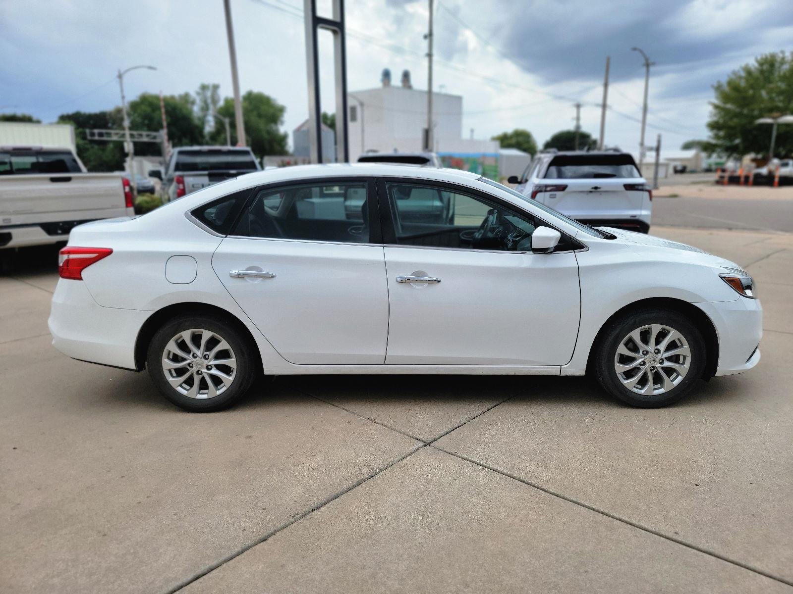 Used 2017 Aspen White Nissan SV image 8