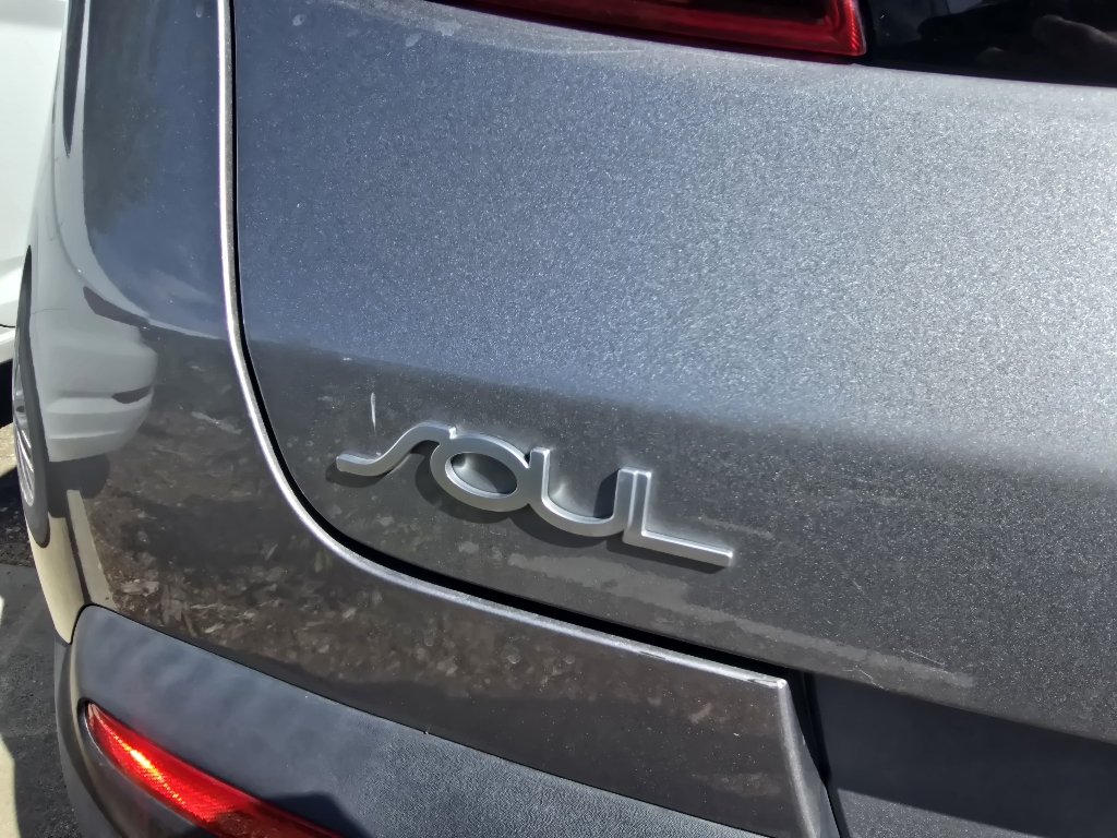 Used 2022 Steel Gray Kia LX image 11
