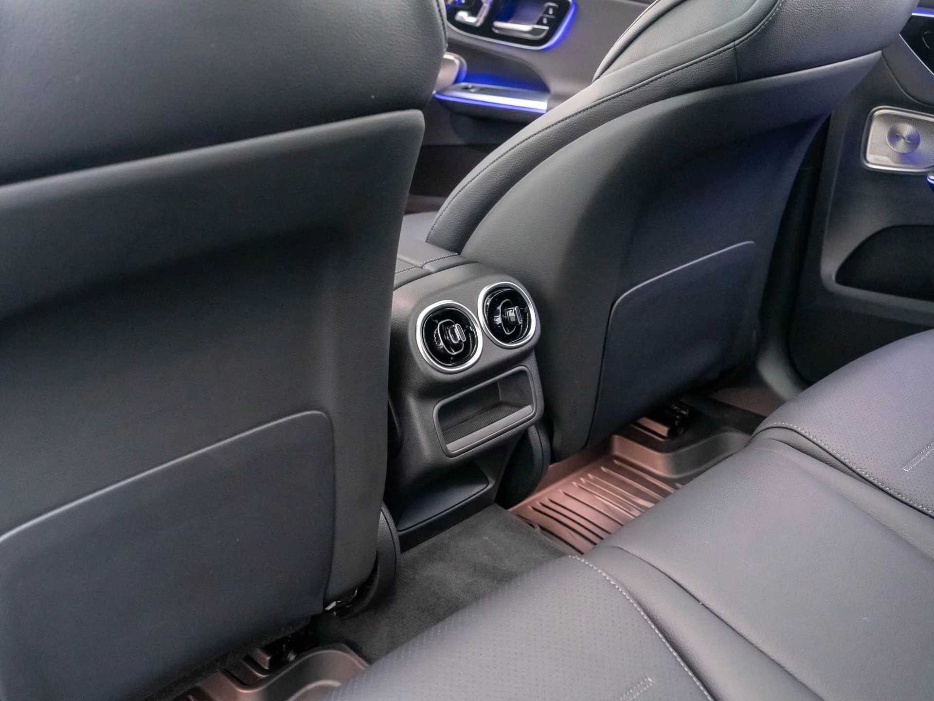 New 2026 White Mercedes-Benz GLC 300 image 18