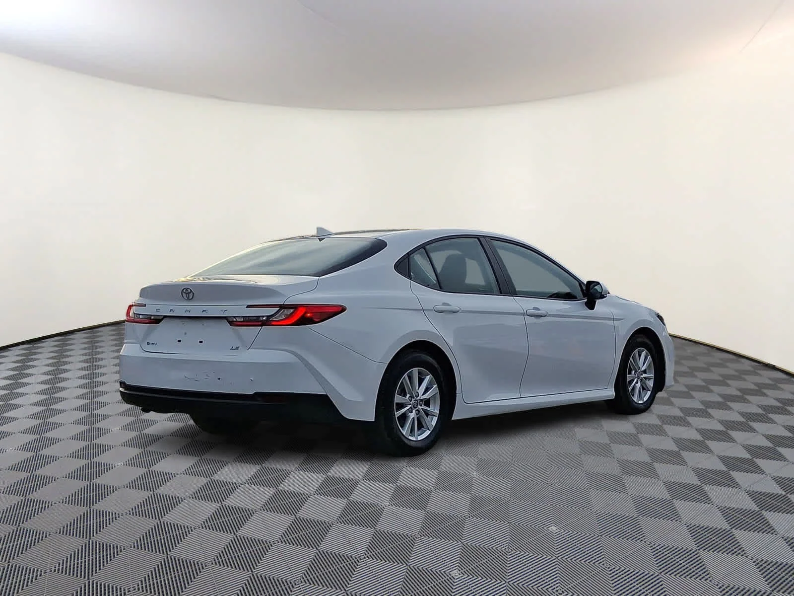 Used 2025 Ice Cap Toyota LE image 5