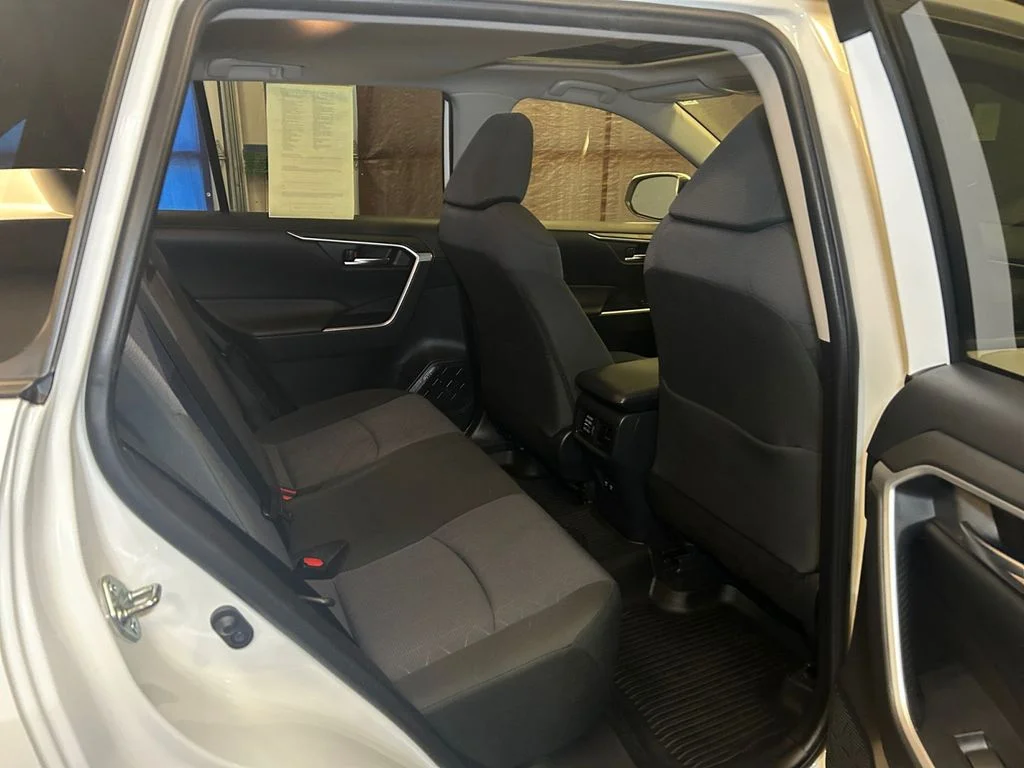Used 2020 Super White Toyota XLE image 18