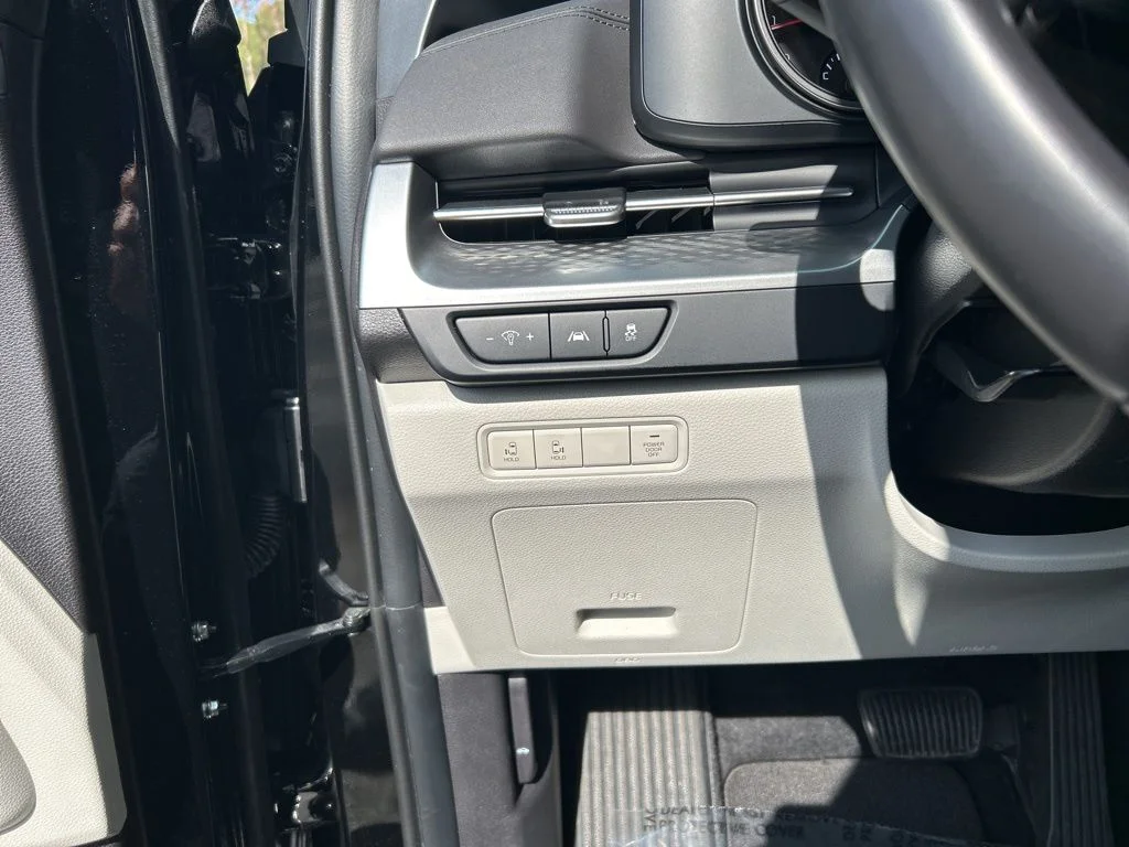 2024 Kia Carnival LX Seat Pkg - Photo 23