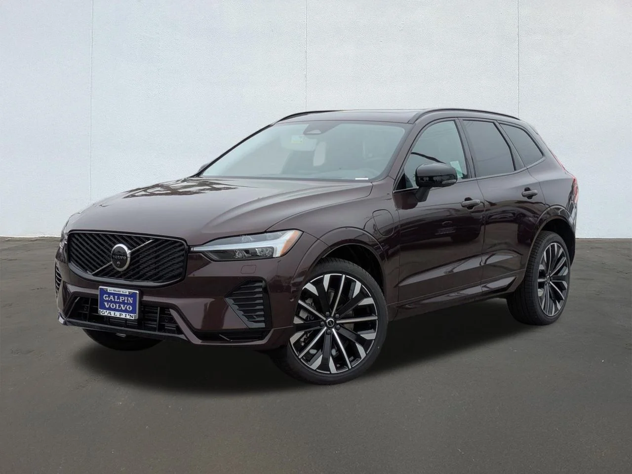 2026 Volvo XC60 T8 Ultra Dark AWD's photo
