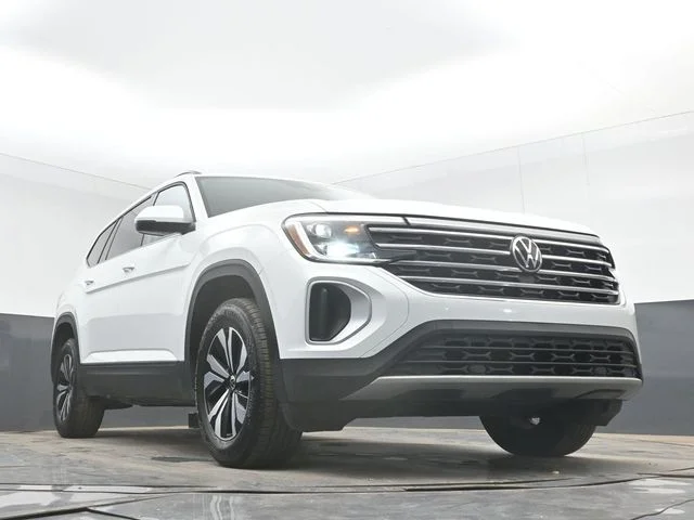 Used 2024 White Volkswagen 2.0T SE image 43