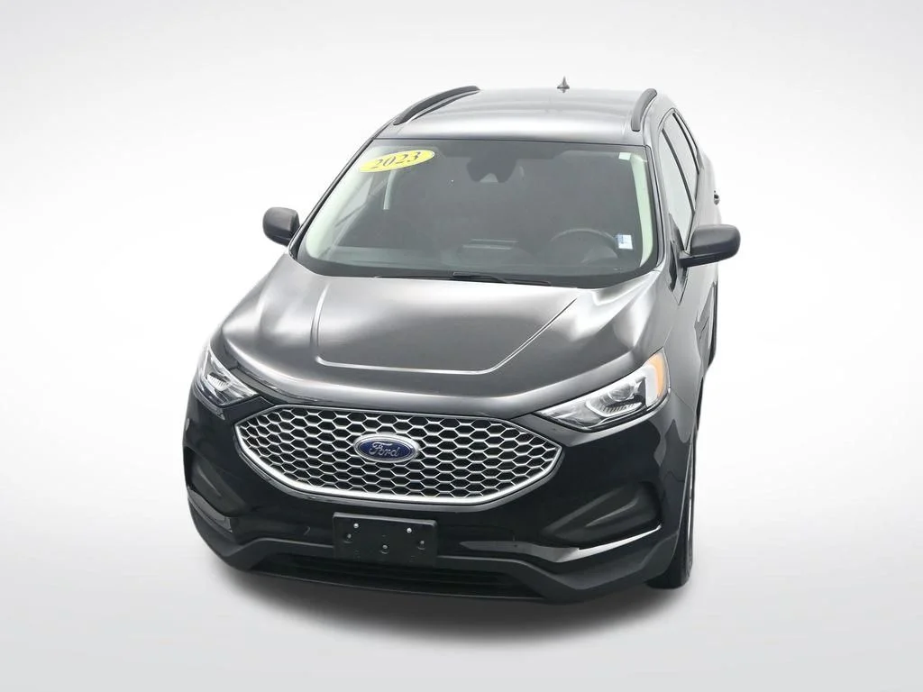 Used 2023 Black Metallic Ford SE image 31