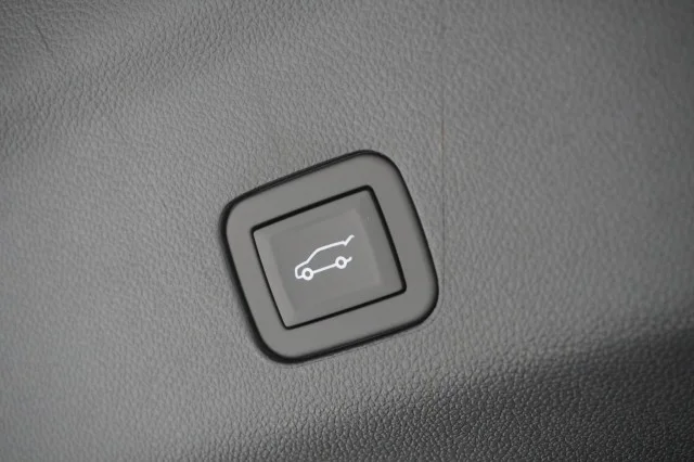 2026 GMC Yukon AT4 Ultimate - Photo 10