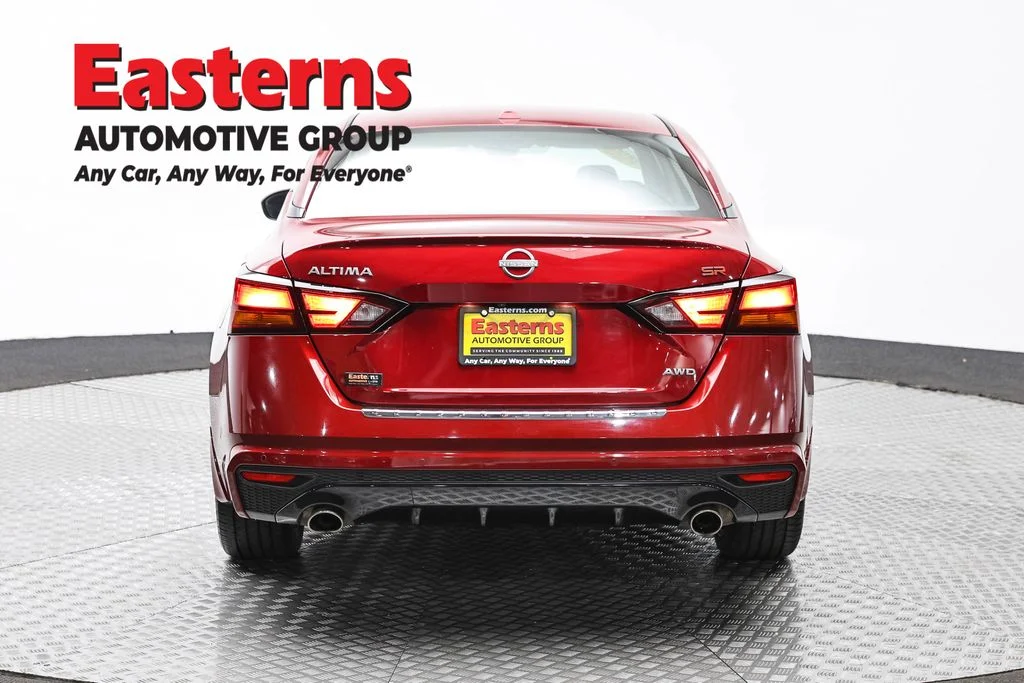 Used 2023 Red Nissan 2.5 SR image 6
