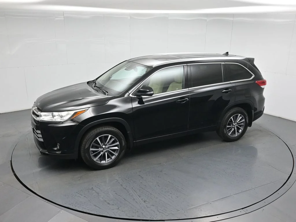 Used 2018 Black Toyota XLE image 46