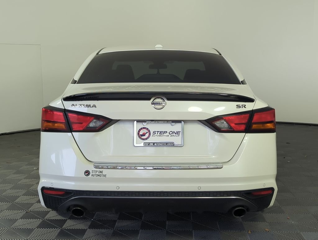 Used 2021 White Nissan 2.5 SR image 6