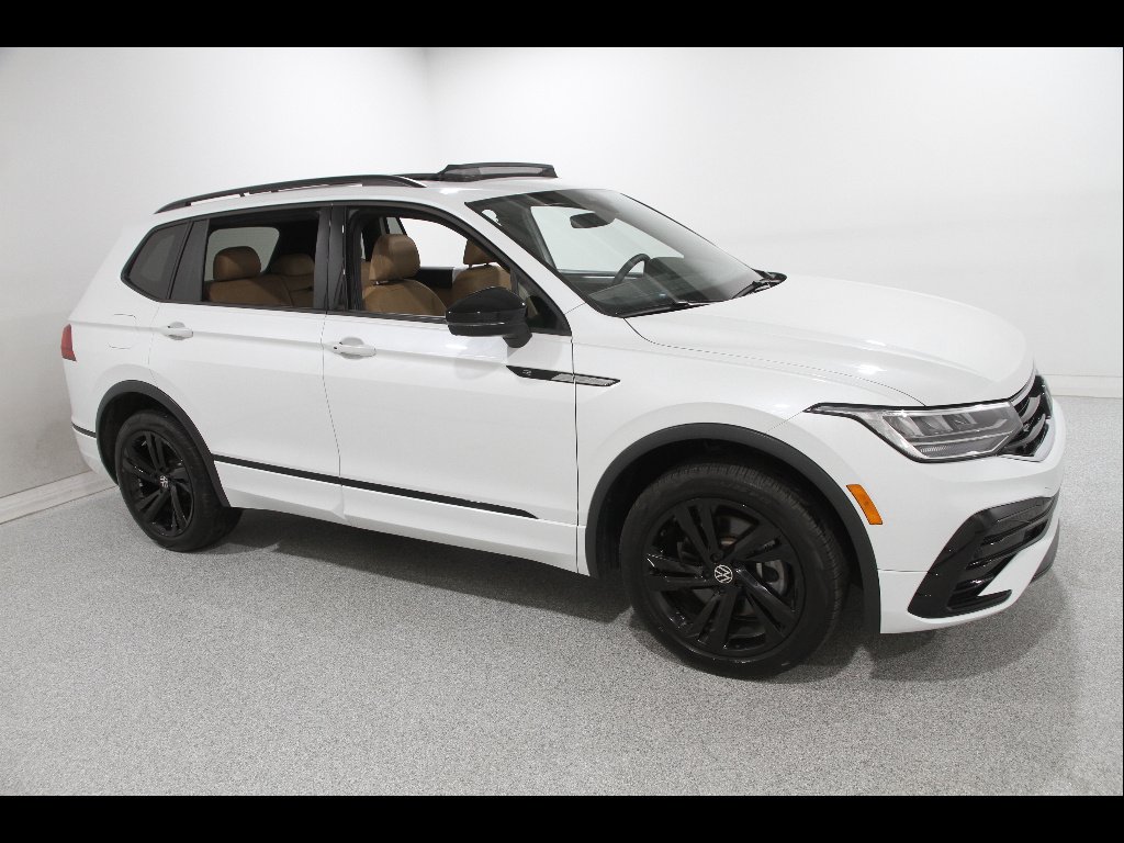 2023 Volkswagen Tiguan 2.0T SE R-Line Black 4Motion's photo