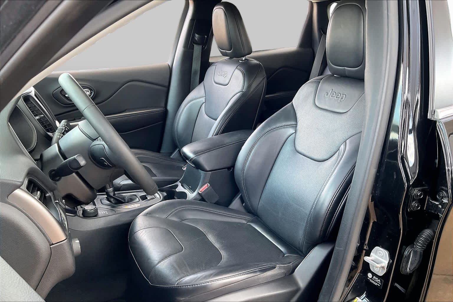 Pre-Owned 2021 Jeep Cherokee Latitude Lux