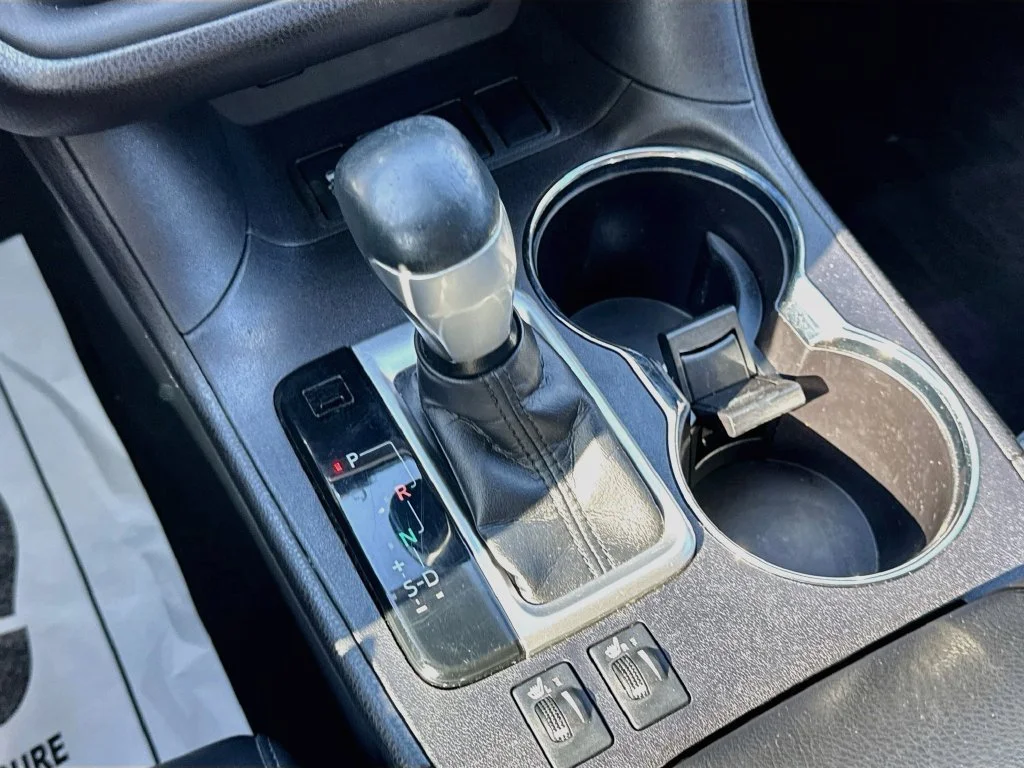 Used 2018 Silver Toyota SE image 20