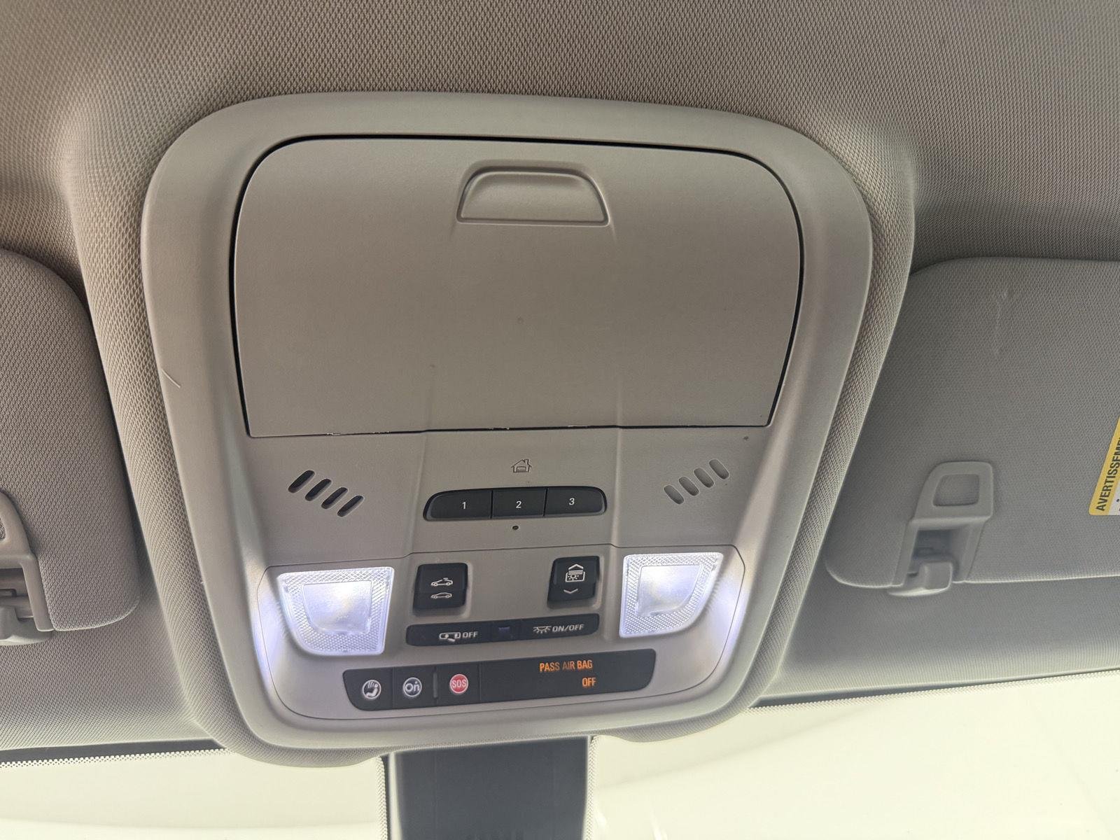 Used 2018 Iridescent Pearl Tricoat Chevrolet Premier image 18