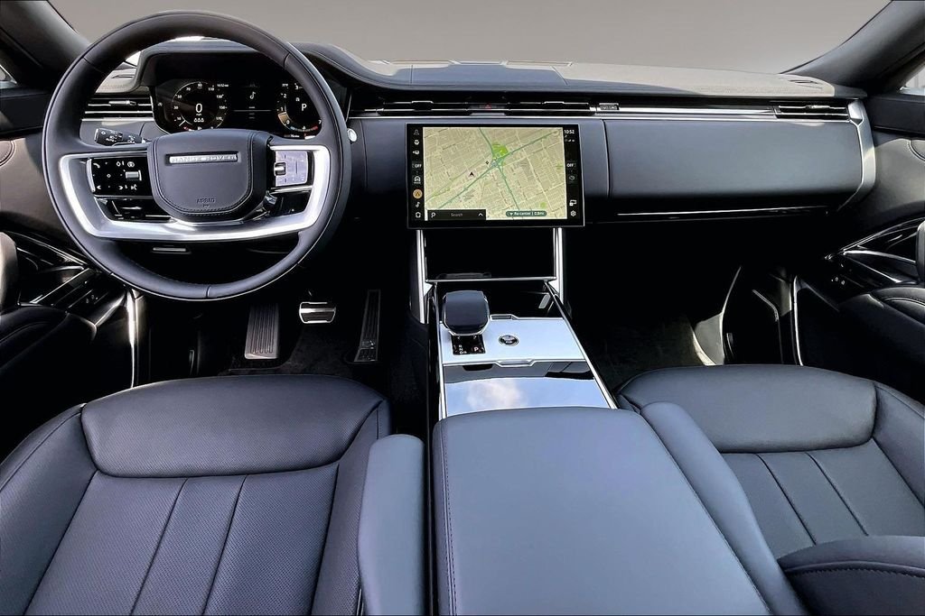 New 2026 FUJI WHITE Land Rover SE image 5