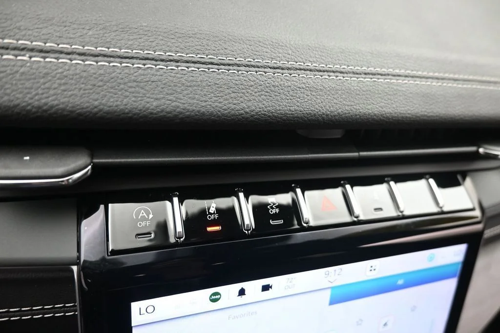 Used 2025 White Jeep Limited image 22