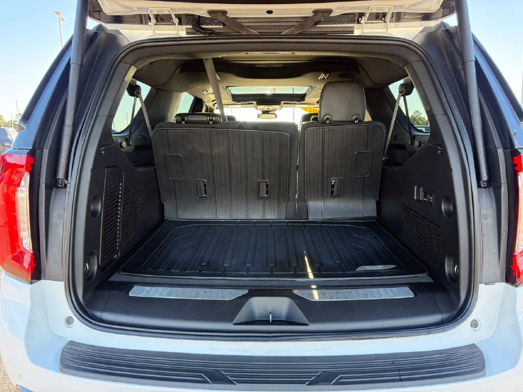 Used 2023 White GMC AT4 image 20