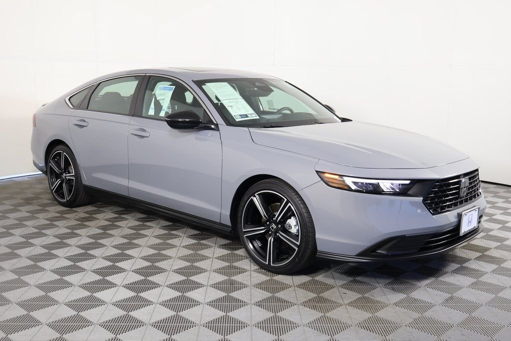 Used 2025 Urban Gray Pearl Honda Sport image 3
