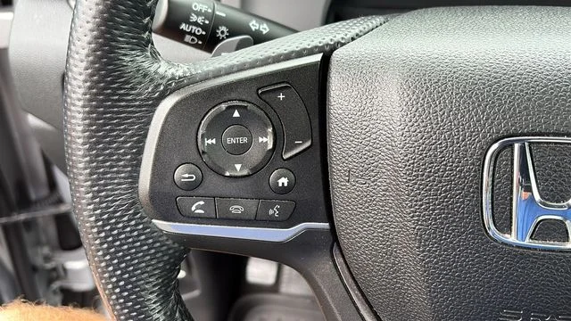 Used 2023 Silver Honda EX-L image 14