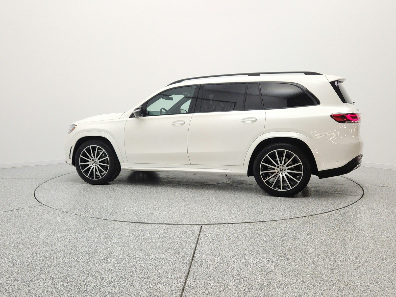 Used 2023 MANUFAKTUR Diamond White Metallic Mercedes-Benz GLS 450 4MATIC® SUV image 8