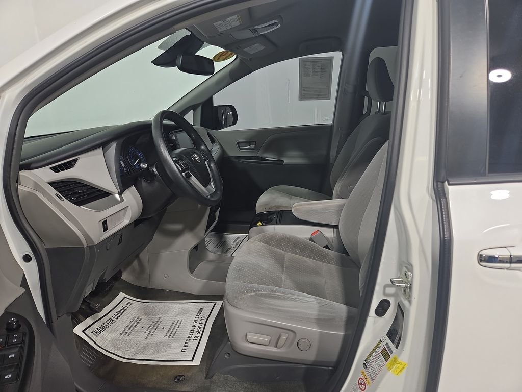 Used 2019 White Toyota LE image 10