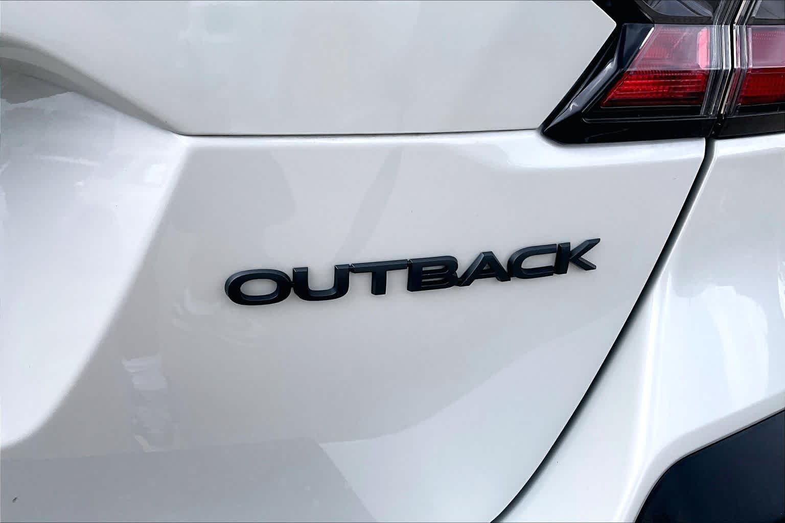 Used 2025 Crystal White Pearl Subaru Onyx Edition image 31