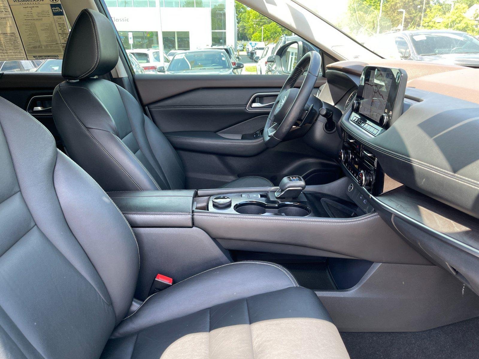 Used 2021 Super Black Nissan SL image 39
