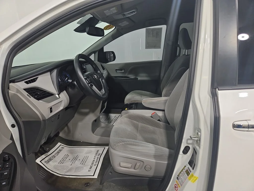 Used 2019 White Toyota LE image 10