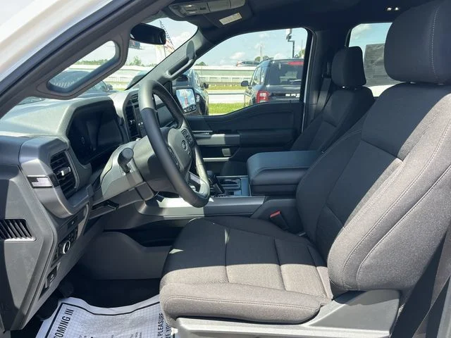 New 2026 Oxford White Ford XLT image 15