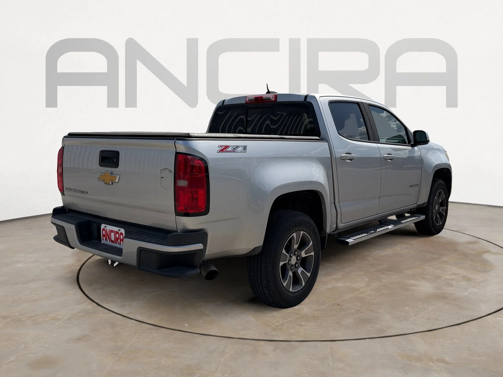 Used 2017 Silver Ice Metallic Chevrolet Z71 image 9