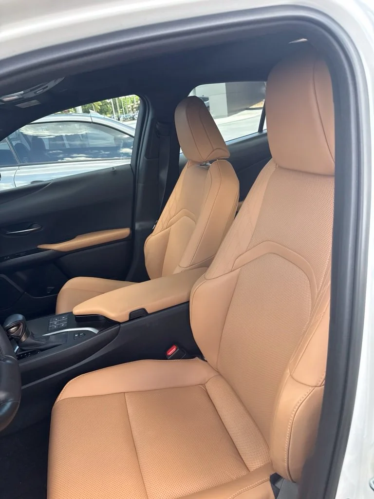 Certified Used 2024 EMINENT WHITE PEARL Lexus 250h Premium image 4