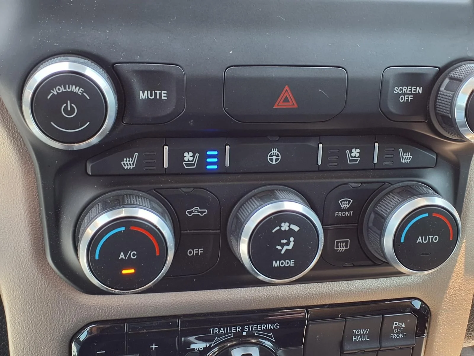 Used 2022 White Ram Laramie image 13