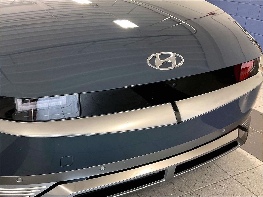 Used 2023 Green Hyundai Limited image 32